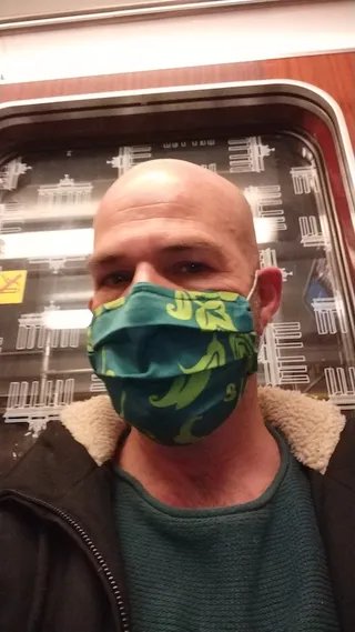 על אף כל האמור, כשאני יושב באובאן אני מציית להנחיות, כי מי רוצה מבטים נוזפים על הבוקר