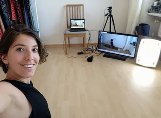 מלמדת אונליין