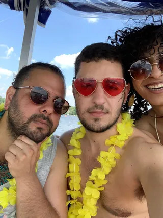 חוגגים יומולדת לחברה באגם ואנזה