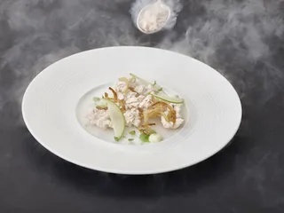 ״כל מה שלא טוב במסעדה זה כישלון של השף, הוא אשם בהכל. וזה קצת מלחיץ לפעמים״. צילום: בן פוקס