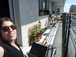 על המרפסת שטיפחתי בזכות הקורונה, ממש גננת במשרה חלקית