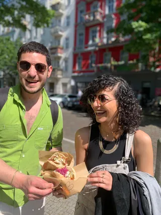 עם חברי היקר רון סלע, בצהרי שישי שמשי, אוכלים סביח של GOLDA