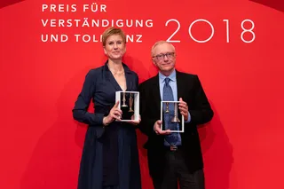 שני הזוכים בפרס, דויד גרוסמן וסוזנה קלאטן. צילום: Pietschmann/Wagenzik