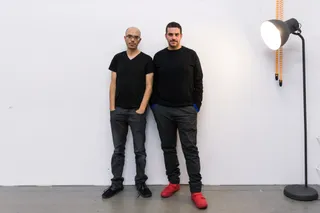 ״שאלות על מניפולציות חינוכיות ואינדוקטרינציה״. שגיא בורנשטיין (מימין) ואודי ניר צילום: SOFIA FALTENBACHER