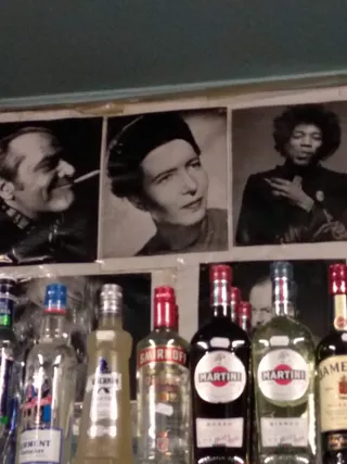 צולם בשפטי השכונתי. דיוקנה של סימון דה בובואר הוא תמיד סגולה לנחמה ברגעים של משבר