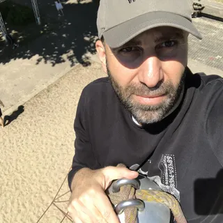 בגן שעשועים עם הבת שלי