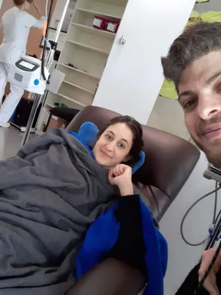 טיפול כימותרפיה ראשון בצל הקורונה עם אורי, כשעוד היה מותר לבוא עם מלווה