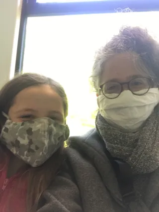 לקח לי זמן להבין שהמסכה זה אקססורי שהולך להשאר אז כדאי למצוא אחת יפה