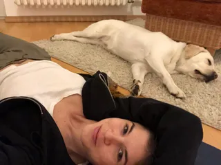 אני וג׳וי בצ׳יל אחרי תרגול יוגה